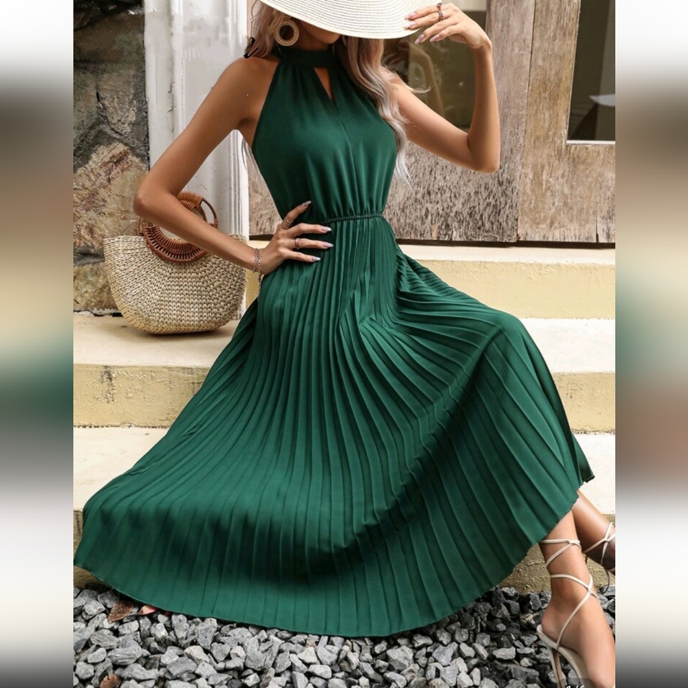 Elegant Green Pleated Halter Dress